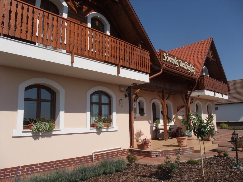 Sovirag Vendeghaz Hotel Hortobagy Bagian luar foto